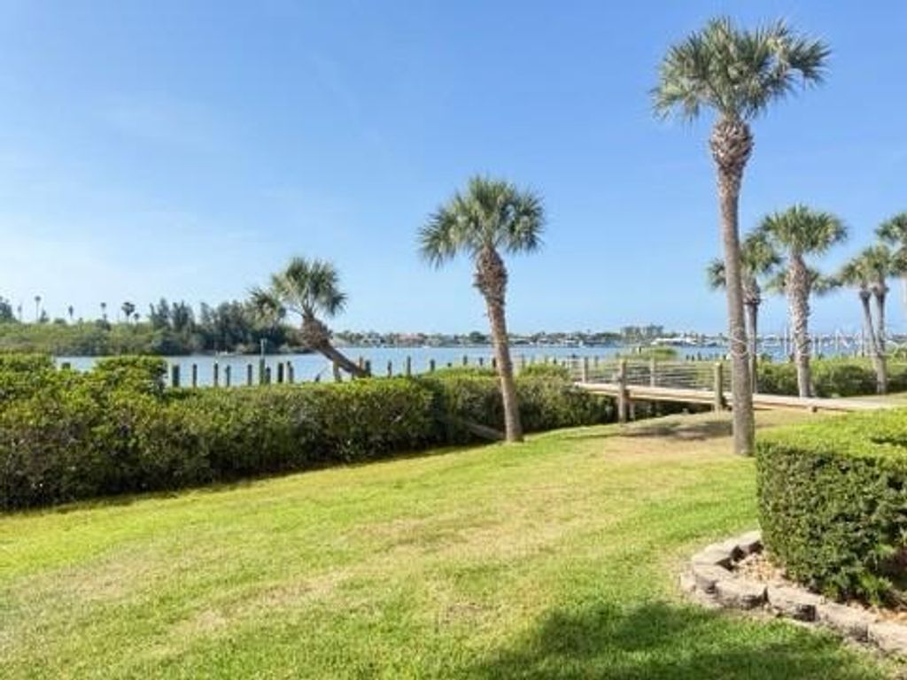 Image 4 of property listing at 460 BOUCHELLE DRIVE 104, New Smyrna Beach, FL 32169