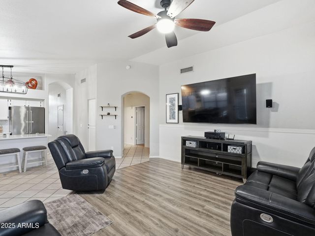 1516 E CHEYENNE Street, Gilbert, AZ 85296