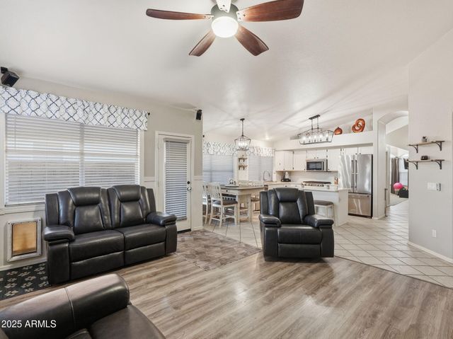 1516 E CHEYENNE Street, Gilbert, AZ 85296