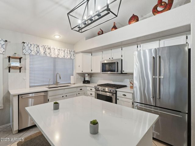 1516 E CHEYENNE Street, Gilbert, AZ 85296