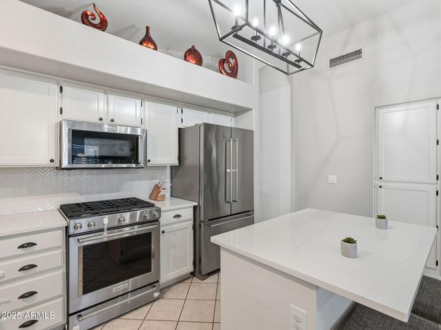 1516 E CHEYENNE Street, Gilbert, AZ 85296