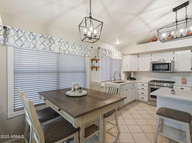 1516 E CHEYENNE Street, Gilbert, AZ 85296