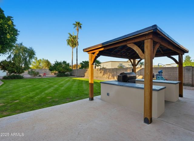 1516 E CHEYENNE Street, Gilbert, AZ 85296