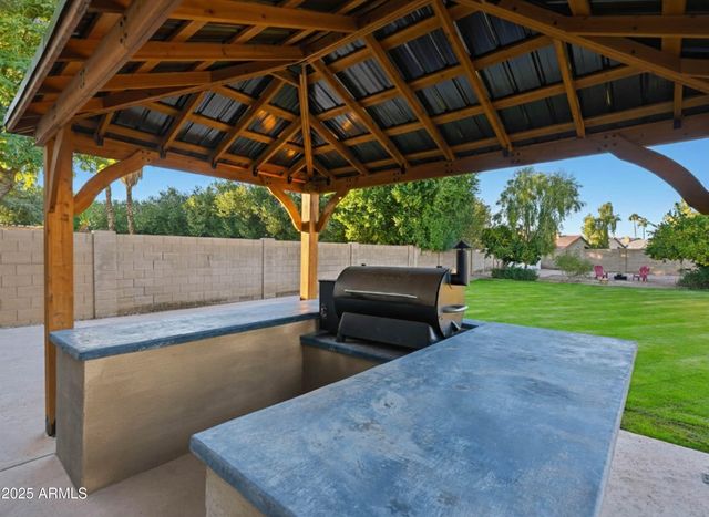 1516 E CHEYENNE Street, Gilbert, AZ 85296