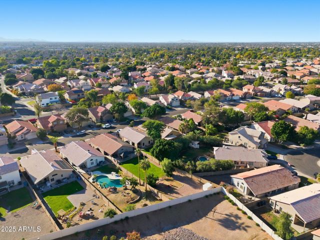 1516 E CHEYENNE Street, Gilbert, AZ 85296