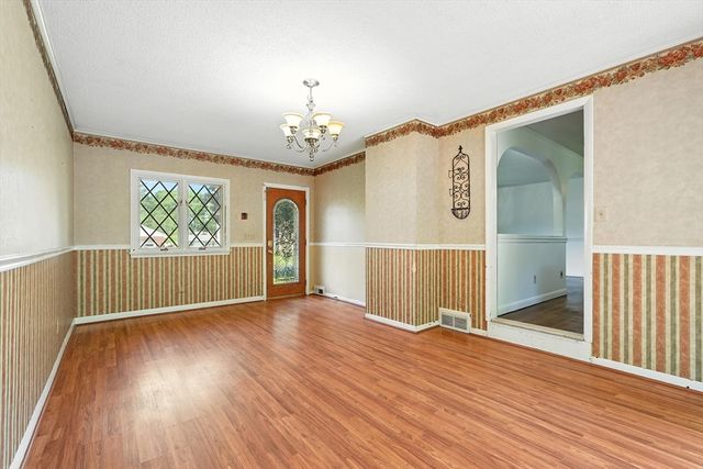 232 Lafayette St, Chicopee, MA 01020