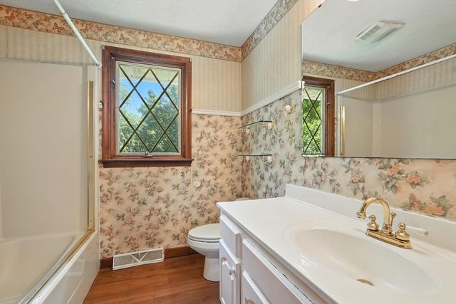 232 Lafayette St, Chicopee, MA 01020