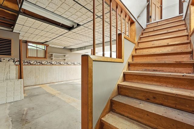 232 Lafayette St, Chicopee, MA 01020