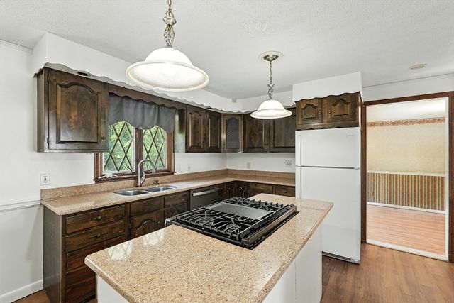 232 Lafayette St, Chicopee, MA 01020