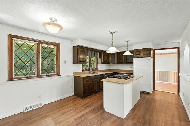 232 Lafayette St, Chicopee, MA 01020