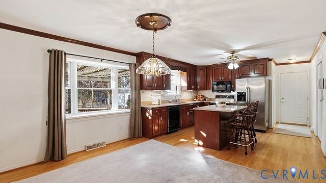 11211 Woodstock Heights Dr, Glen Allen, VA 23059