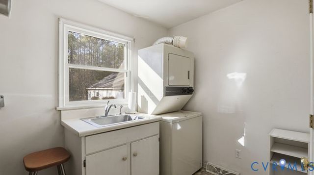 11211 Woodstock Heights Dr, Glen Allen, VA 23059