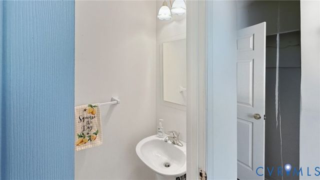 11211 Woodstock Heights Dr, Glen Allen, VA 23059