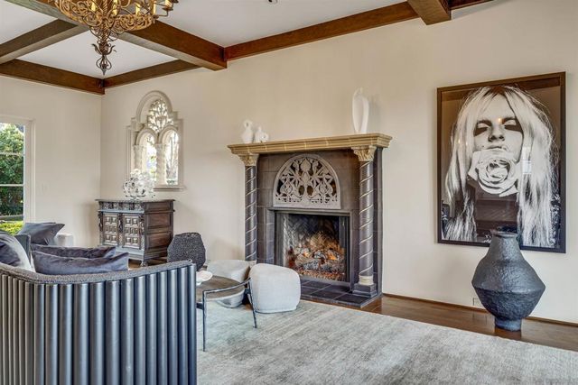 1205 Muirlands Dr, La Jolla, CA 92037