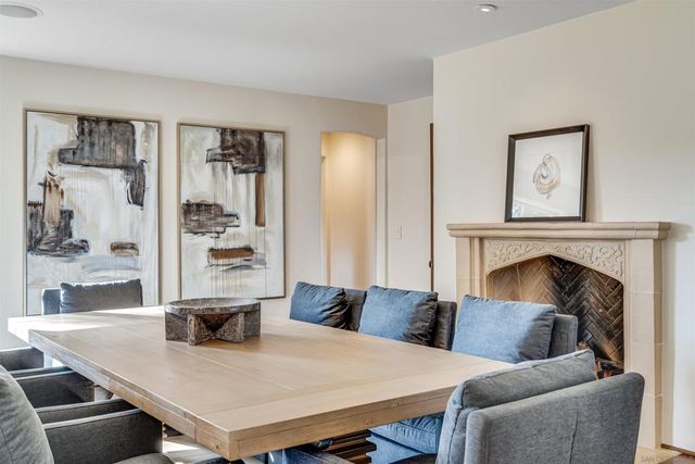 1205 Muirlands Dr, La Jolla, CA 92037