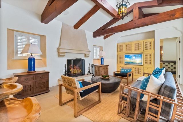 1205 Muirlands Dr, La Jolla, CA 92037