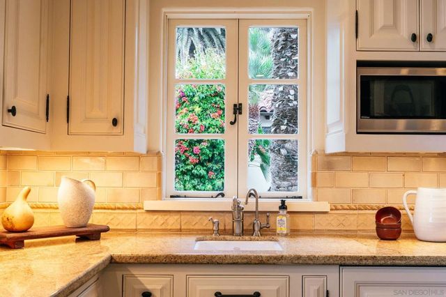 1205 Muirlands Dr, La Jolla, CA 92037