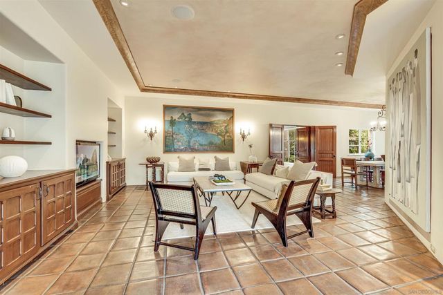 1205 Muirlands Dr, La Jolla, CA 92037