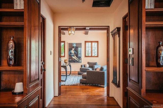 1205 Muirlands Dr, La Jolla, CA 92037