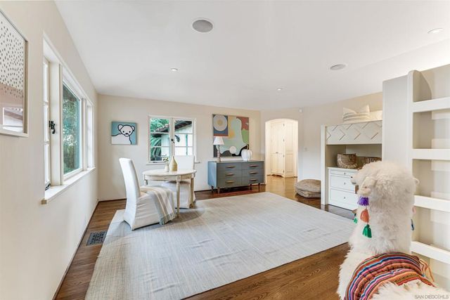 1205 Muirlands Dr, La Jolla, CA 92037