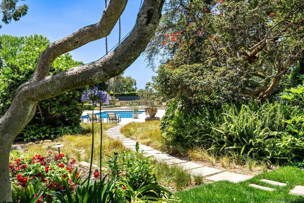 1205 Muirlands Dr, La Jolla, CA 92037