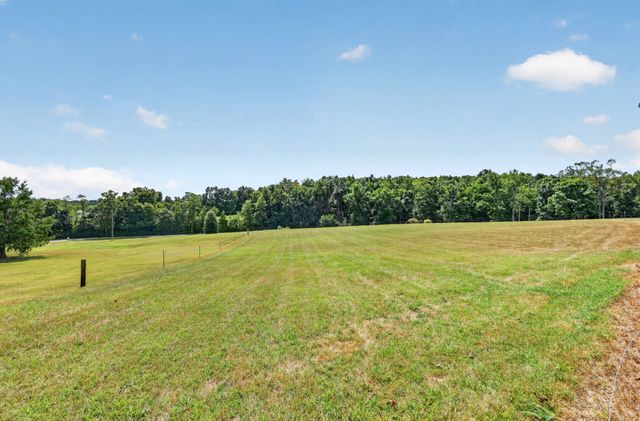 114 Tom Beasley Rd, Westmoreland, TN 37186