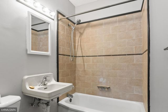 3251 Knox Avenue N, Minneapolis, MN 55412