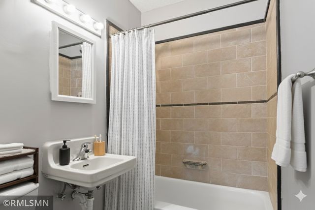 3251 Knox Avenue N, Minneapolis, MN 55412