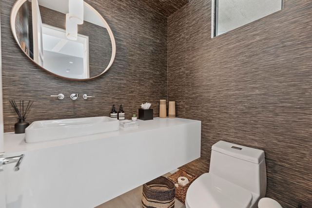 125 Blue Moon Drive, Palm Springs, CA 92262