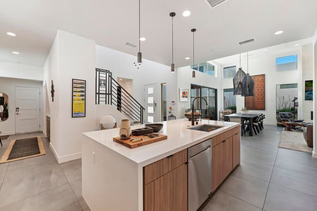 125 Blue Moon Drive, Palm Springs, CA 92262