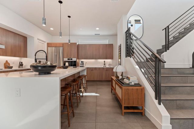 125 Blue Moon Drive, Palm Springs, CA 92262