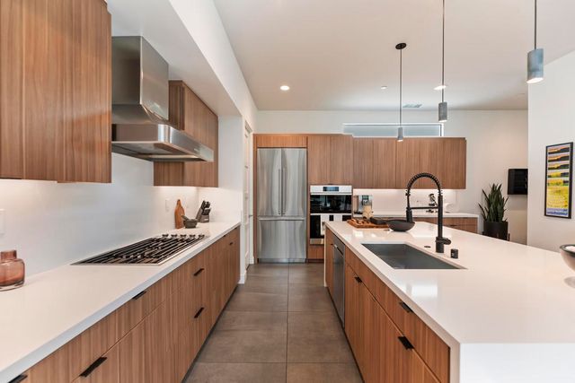 125 Blue Moon Drive, Palm Springs, CA 92262