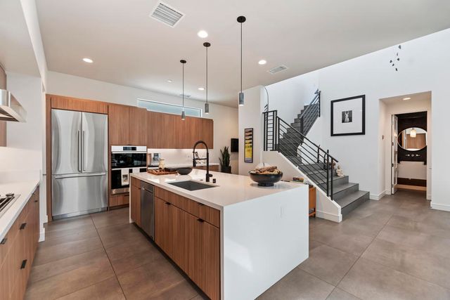 125 Blue Moon Drive, Palm Springs, CA 92262