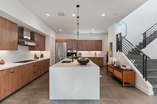 125 Blue Moon Drive, Palm Springs, CA 92262