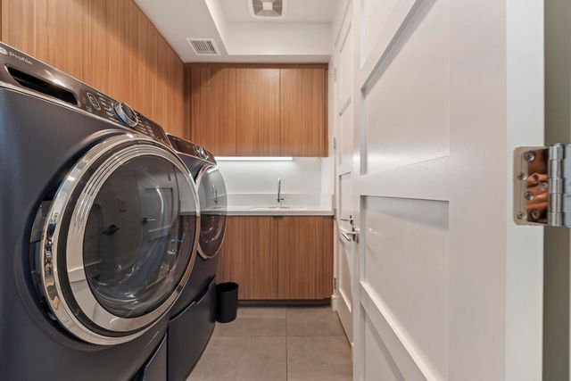 125 Blue Moon Drive, Palm Springs, CA 92262