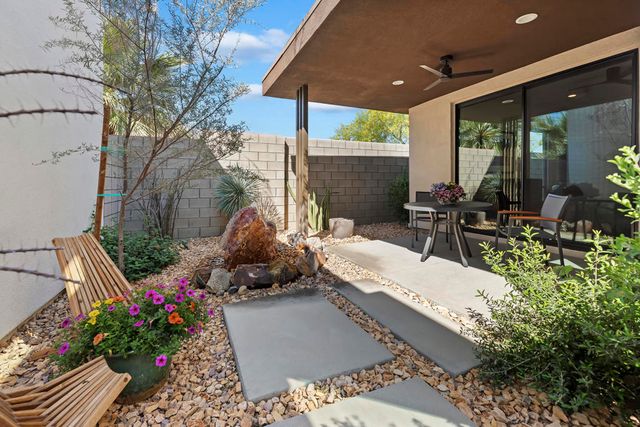 125 Blue Moon Drive, Palm Springs, CA 92262