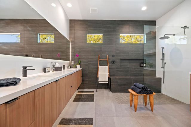 125 Blue Moon Drive, Palm Springs, CA 92262