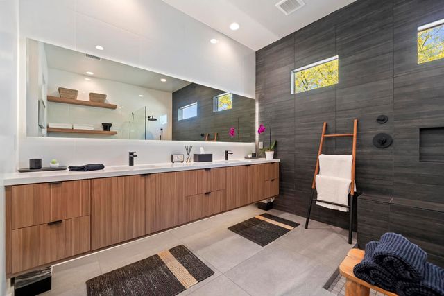 125 Blue Moon Drive, Palm Springs, CA 92262