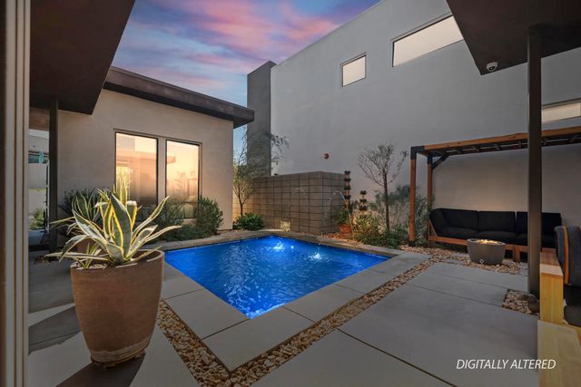 125 Blue Moon Drive, Palm Springs, CA 92262