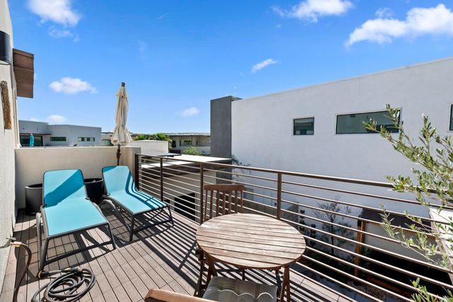 125 Blue Moon Drive, Palm Springs, CA 92262