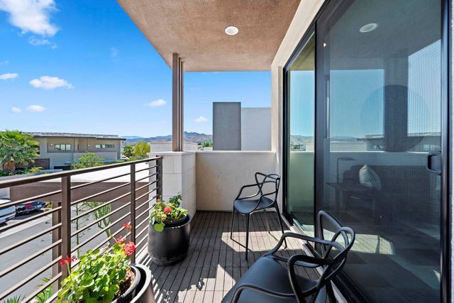 125 Blue Moon Drive, Palm Springs, CA 92262