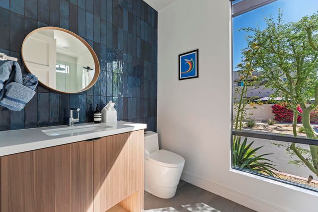 125 Blue Moon Drive, Palm Springs, CA 92262