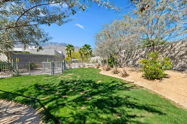 125 Blue Moon Drive, Palm Springs, CA 92262