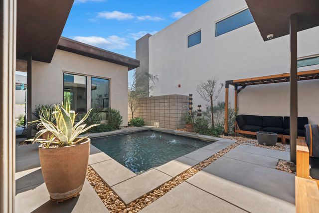 125 Blue Moon Drive, Palm Springs, CA 92262