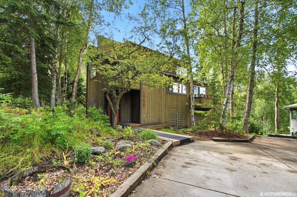 1750 George Bell Circle, Anchorage, AK 99515