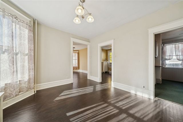 17 E Gaskill Ave, Jeannette, PA 15644