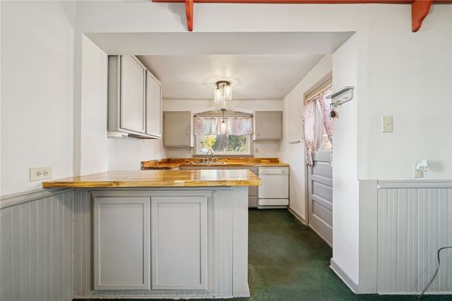 17 E Gaskill Ave, Jeannette, PA 15644