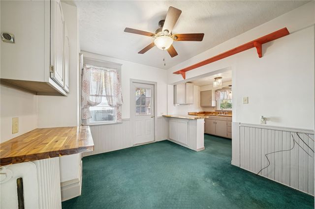 17 E Gaskill Ave, Jeannette, PA 15644