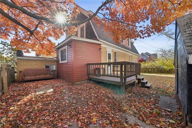 17 E Gaskill Ave, Jeannette, PA 15644