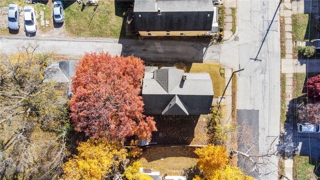 17 E Gaskill Ave, Jeannette, PA 15644